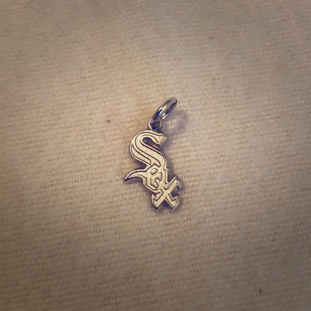 Sox pendant
